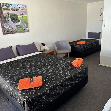 Winton Outback Motel Экстерьер фото