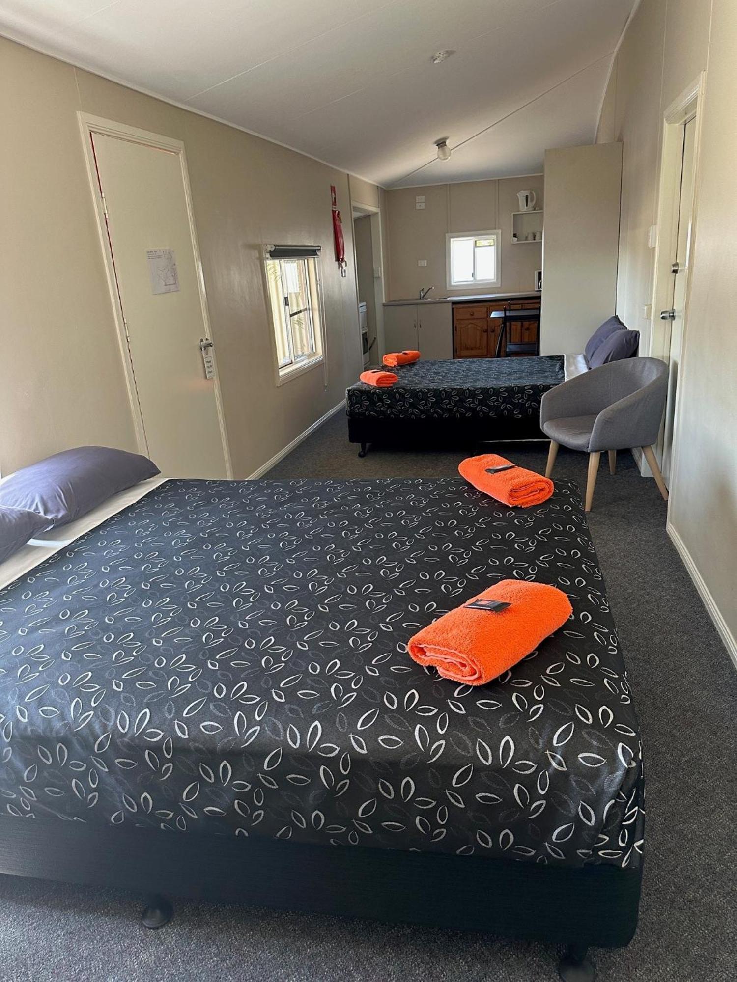 Winton Outback Motel Экстерьер фото