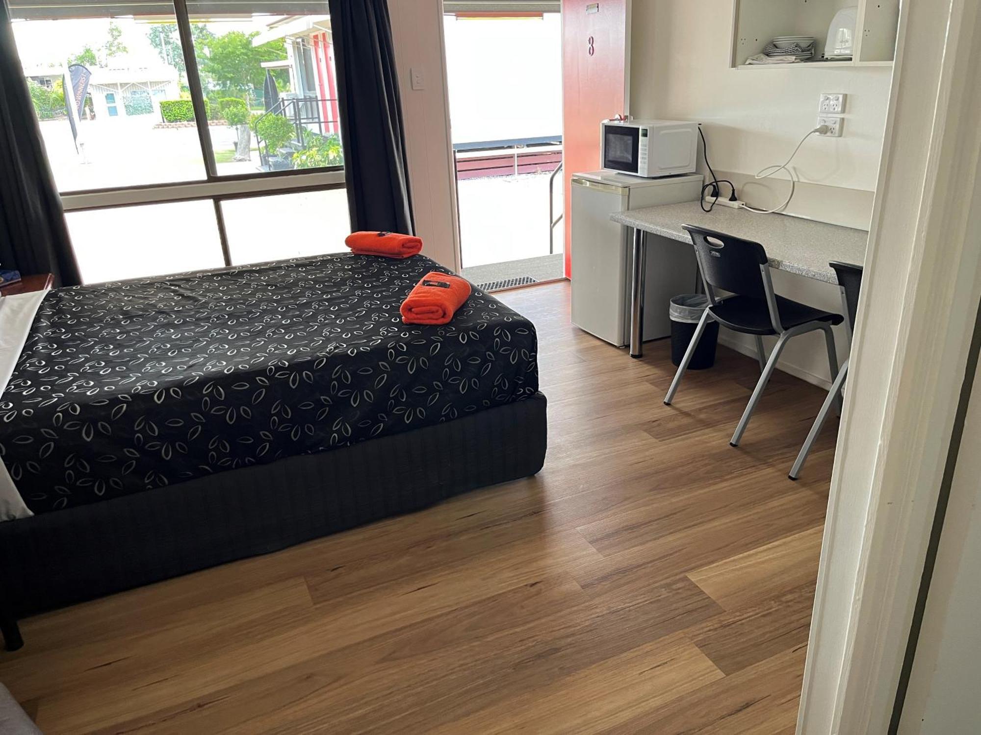 Winton Outback Motel Экстерьер фото
