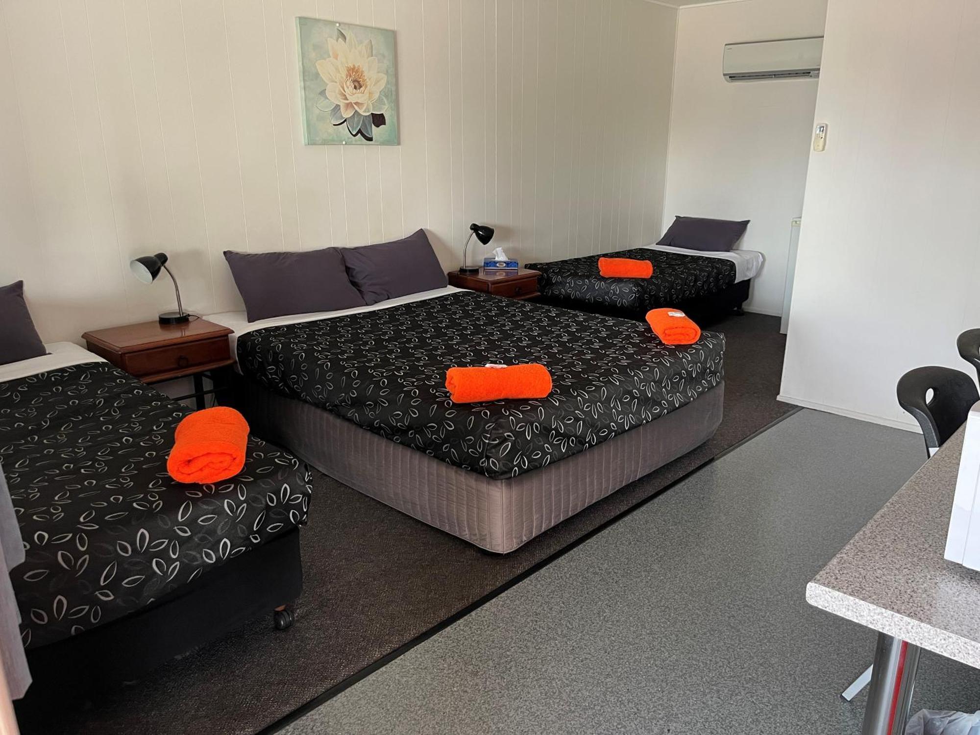 Winton Outback Motel Экстерьер фото