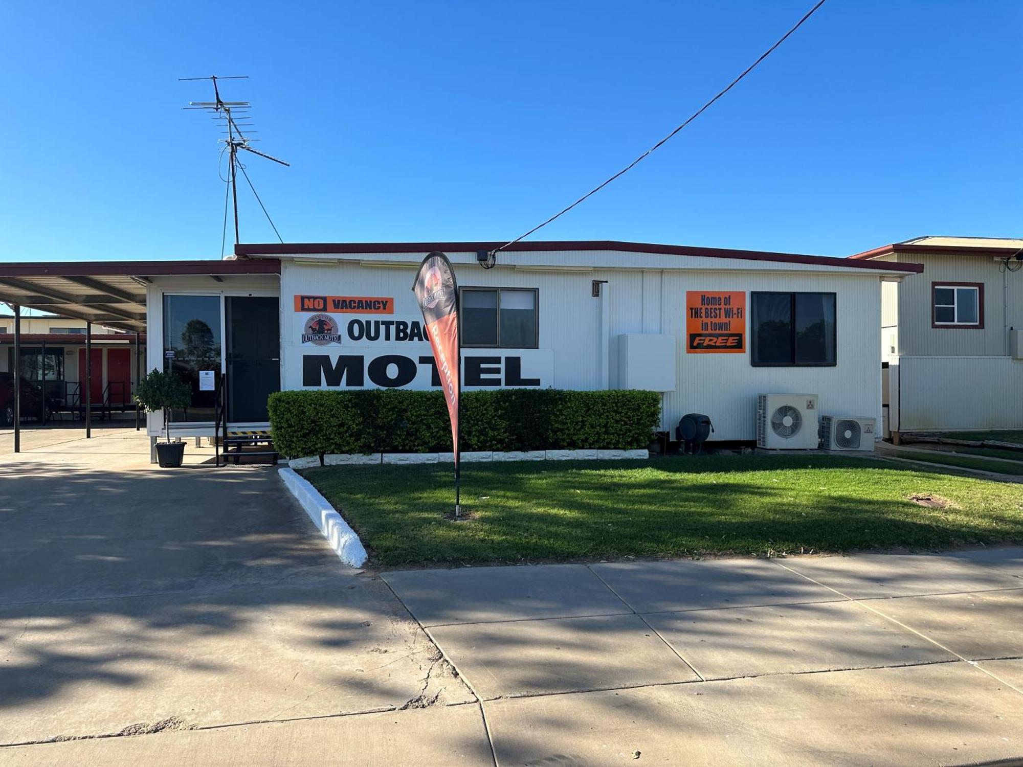 Winton Outback Motel Экстерьер фото