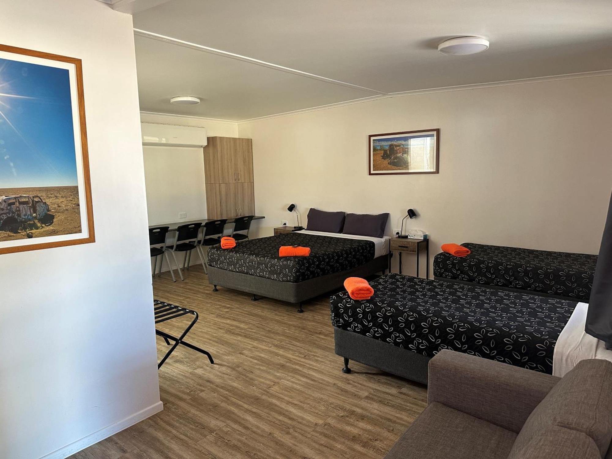 Winton Outback Motel Экстерьер фото