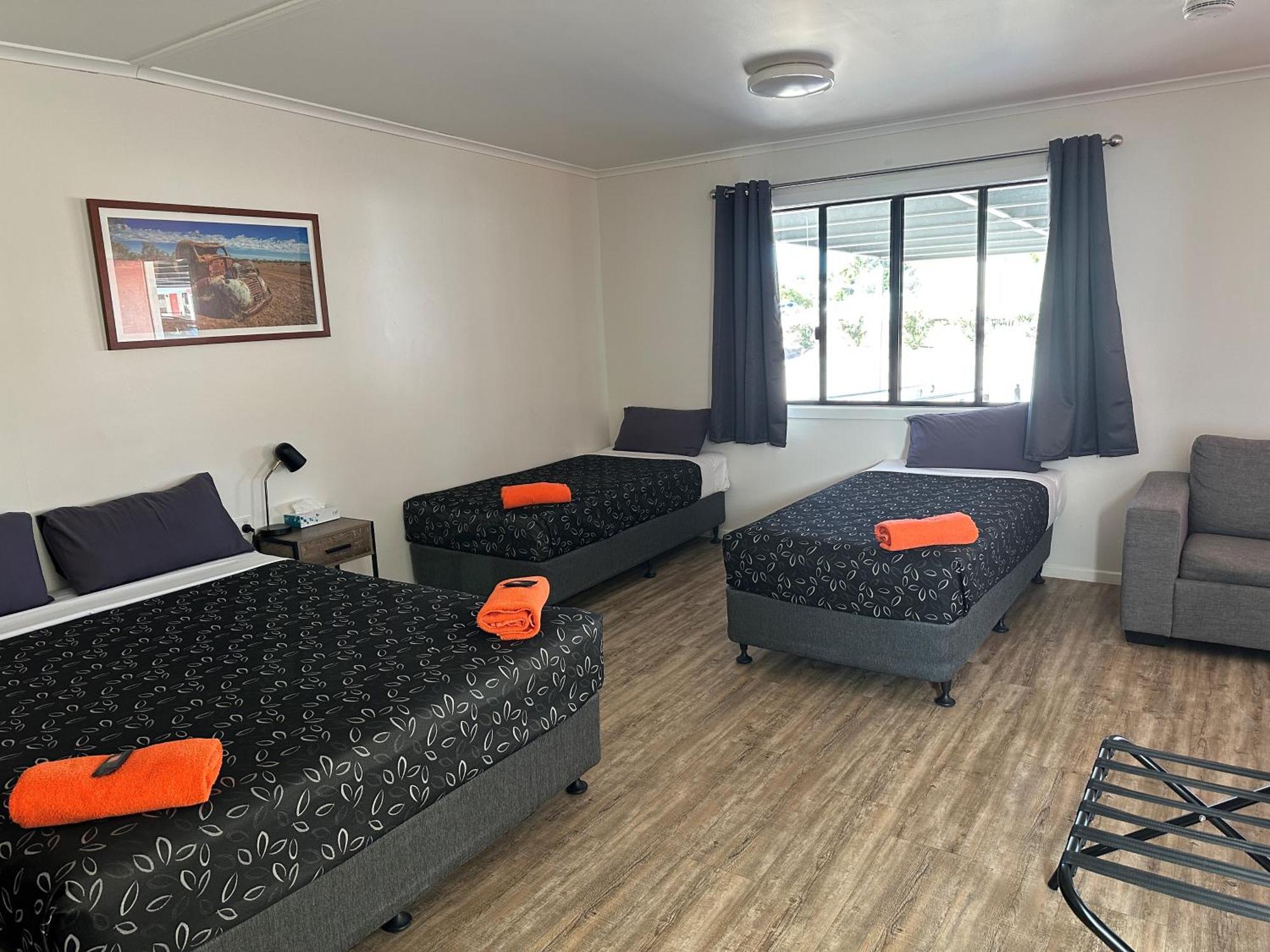 Winton Outback Motel Экстерьер фото