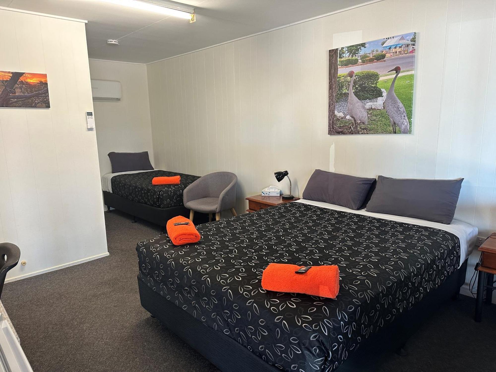 Winton Outback Motel Экстерьер фото